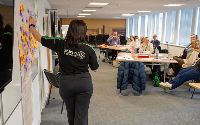 FirstAidTraining_Teaching_Adults_Indoor_2025_5