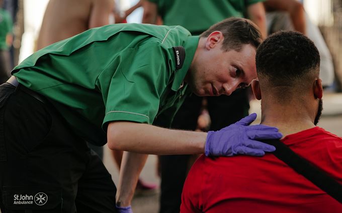 Notting_hill_volunteer_largepod