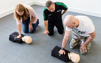 Adults learning resuscitation in a healthcare in the workplace course Adults learning resuscitation in a healthcare in the workplace course